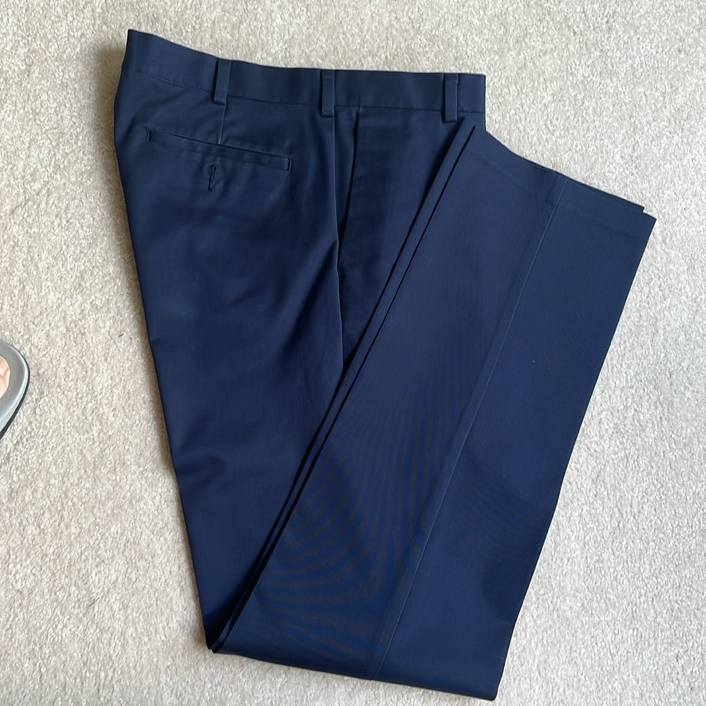 36x34 blue Roundtree & Yorke dress pants. - Picture 3 of 4